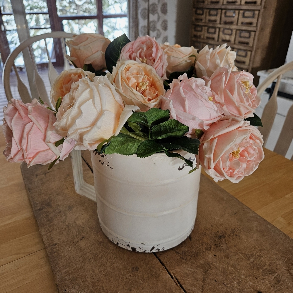 Magnolia brand real feel rose 🌹 stems, set of 12, blush and peach color!